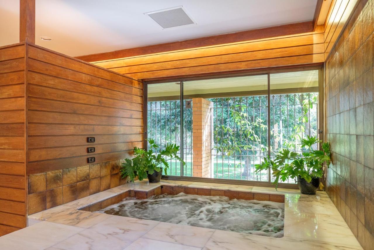 Spacious Hideaway Retreat, Brookfield, Бризбейн Екстериор снимка